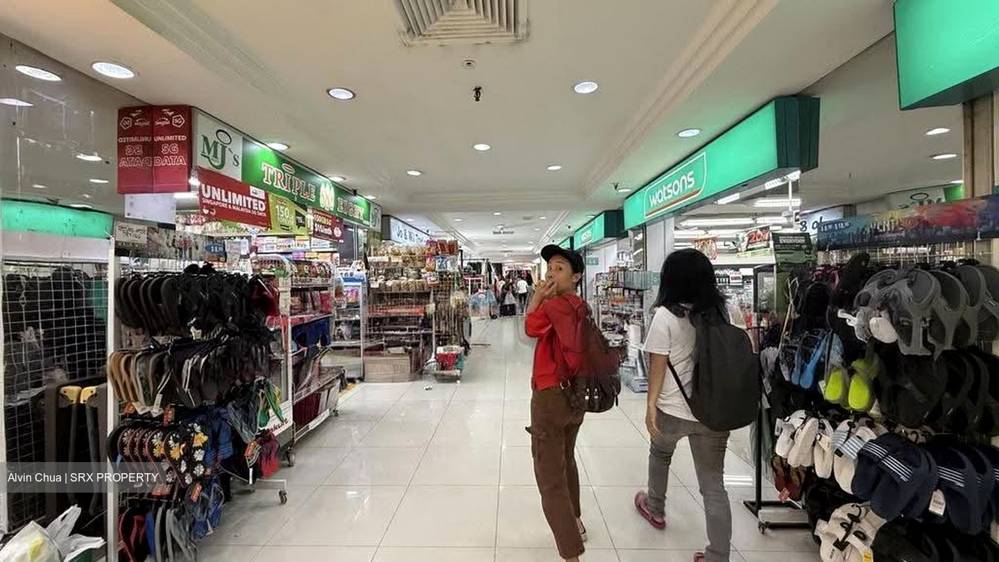 Lucky Plaza (D9), Shop House #628807071